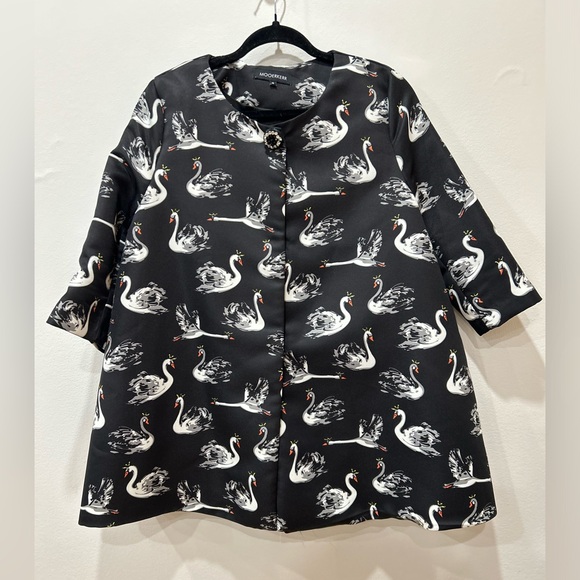 Lovely coat Swan print 🌸 - Picture 2 of 5